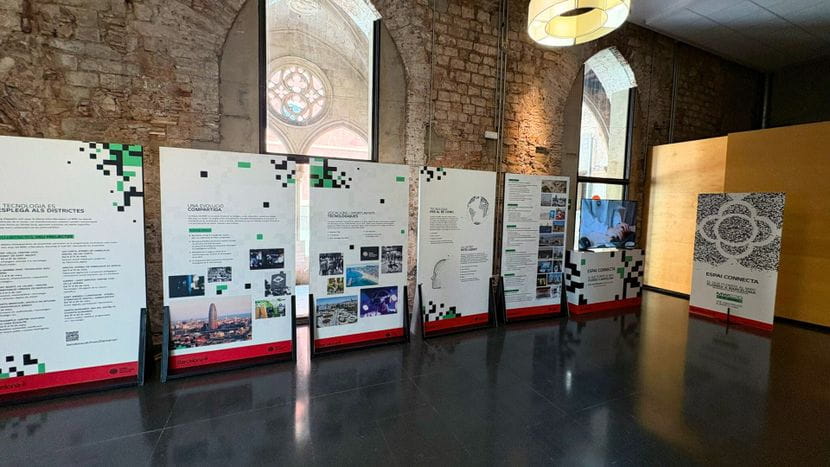 Estructura modular para exposición itinerante